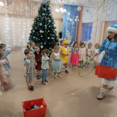 Новогодний утренник в роли снегурочки 