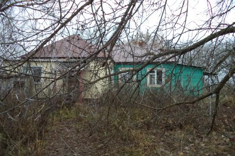 Решением Курского районного суда Курской области от 9.04.2013 г. возложена обязанность по проведению капитального ремонта дома № 197-б на  администрацию  Шумаковского  сельсовета  Курского  района  Курской области (в том числе квартиры № 1). Капитальный ремонт дома до сих пор не проведён. Состояние дома на сегодняшний день значительно ухудшилось. Деньги, выделенные на ремонт (около 500 тыс.) украдены.